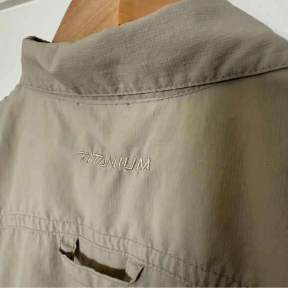 Columbia Titanium Shirt Womens Small Tan Short Sleeve Vented Outdoor Hiking - Picture 8 of 14